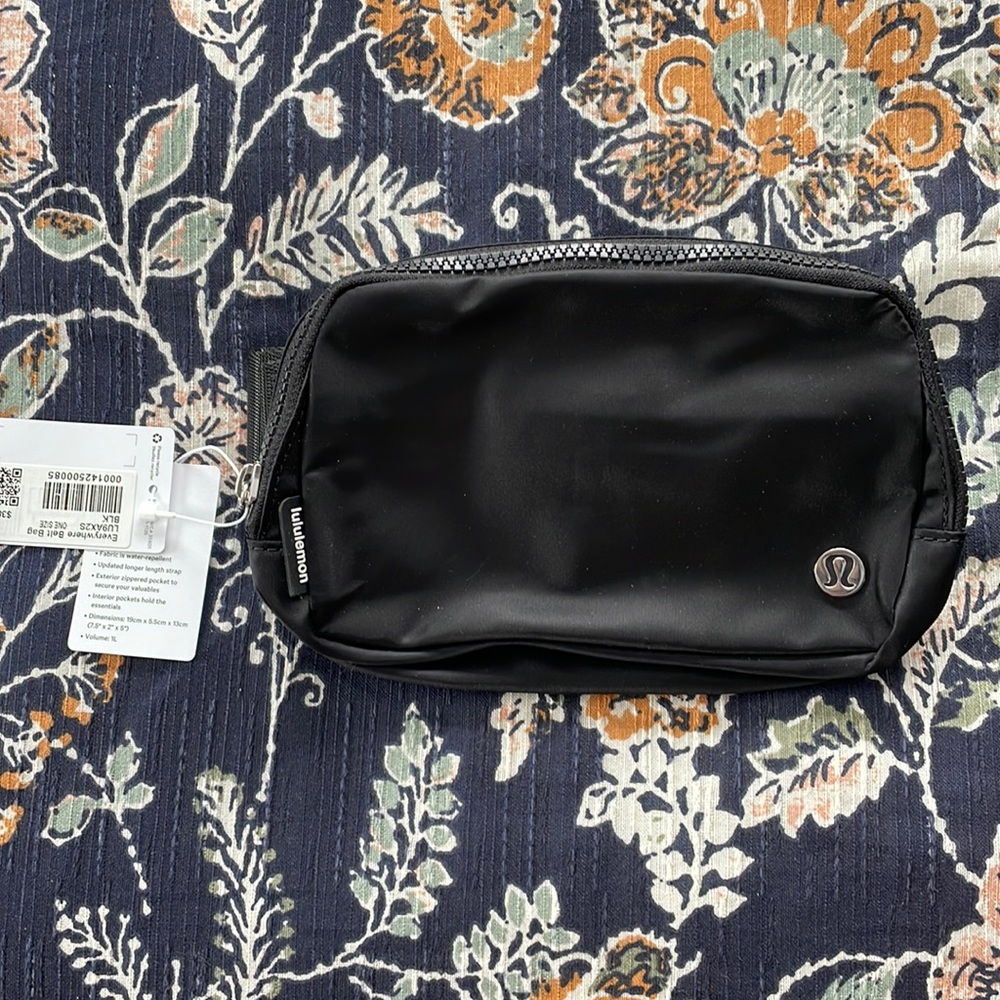 Lululemon Everywhere Belt Bag
